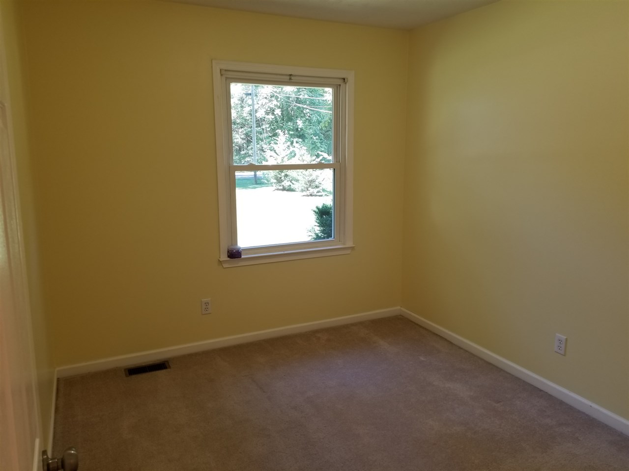 8150 Briery Branch Road Dayton, VA 22821 - Photo 20 of 30 Carpet