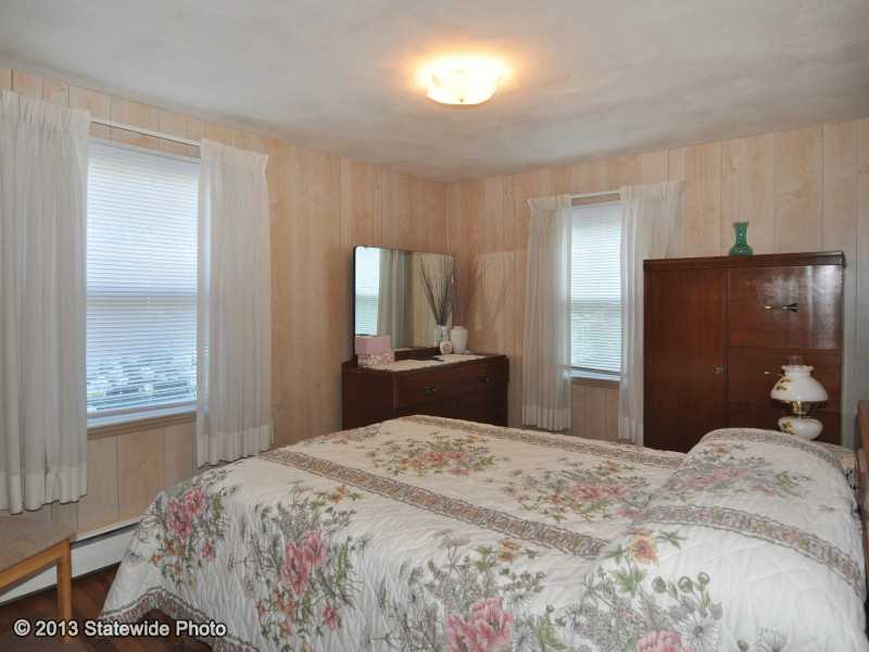 15 Eire Road Narragansett, RI 02882 - Photo 18 of 25 Bedroom.