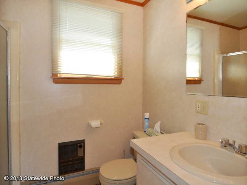 15 Eire Road Narragansett, RI 02882 - Photo 25 of 25 Bathroom.