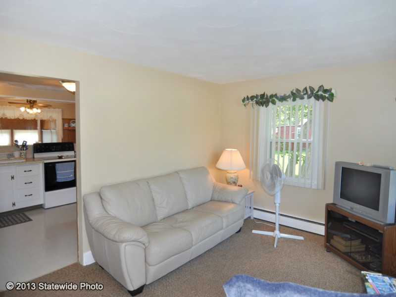 15 Eire Road Narragansett, RI 02882 - Photo 3 of 25 Living Room.