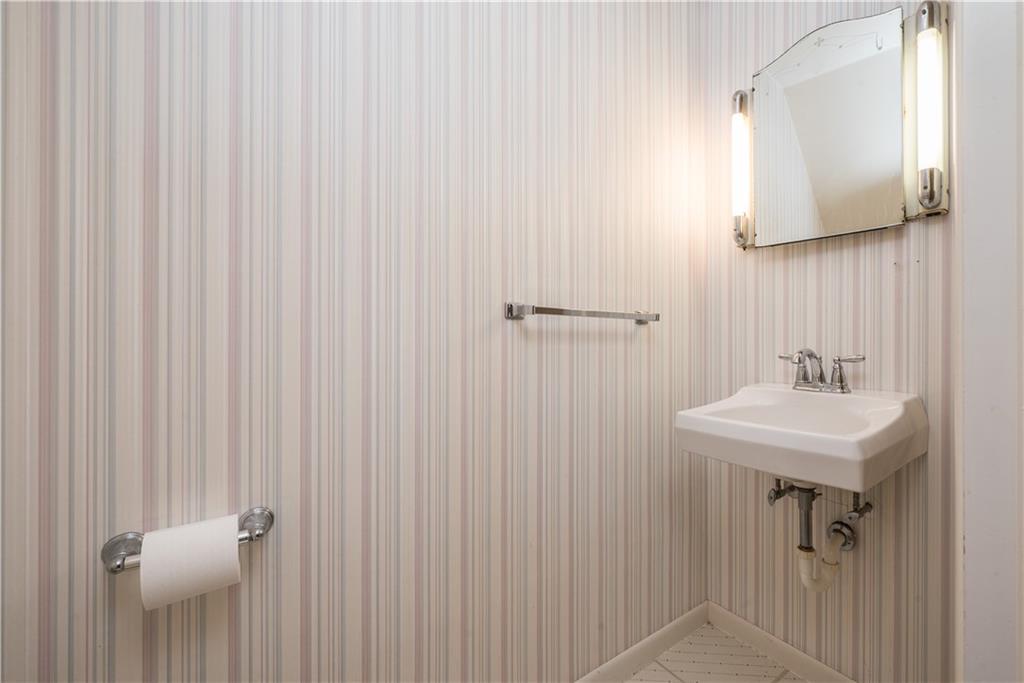 1565 Cathell Road Pittsburgh, PA 15236 - Photo 22 of 27 Lower level full bath
