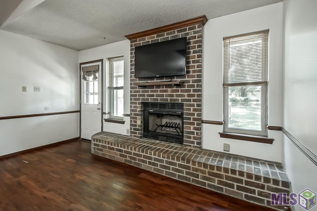 11337 Brunswick Avenue Baton Rouge, LA 70817 - Photo 6 of 20 Living Room- Fireplace