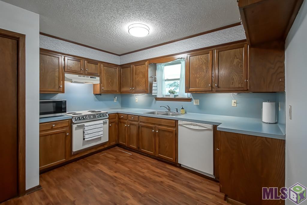 11337 Brunswick Avenue Baton Rouge, LA 70817 - Photo 8 of 20 Kitchen