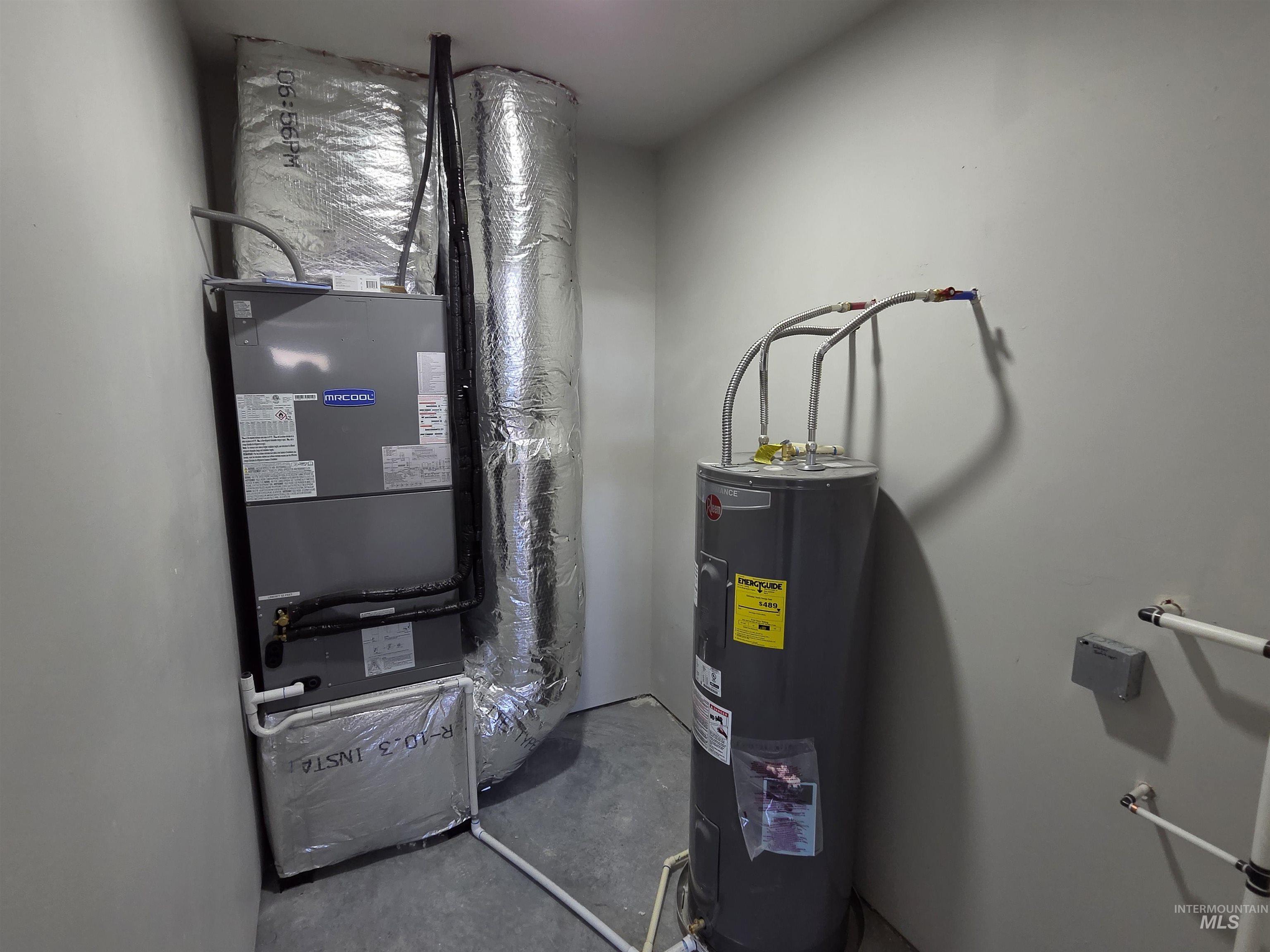 40 Lakeside Loop Burley, ID 83318 - Photo 12 of 15 Utilities featuring electric water heater and heating unit