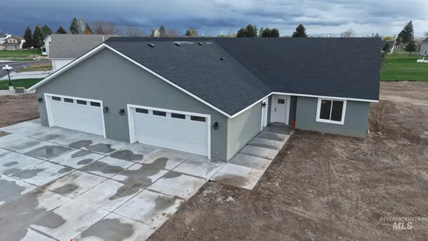 $442,999 | 40 Lakeside Loop, Burley, ID 83318
