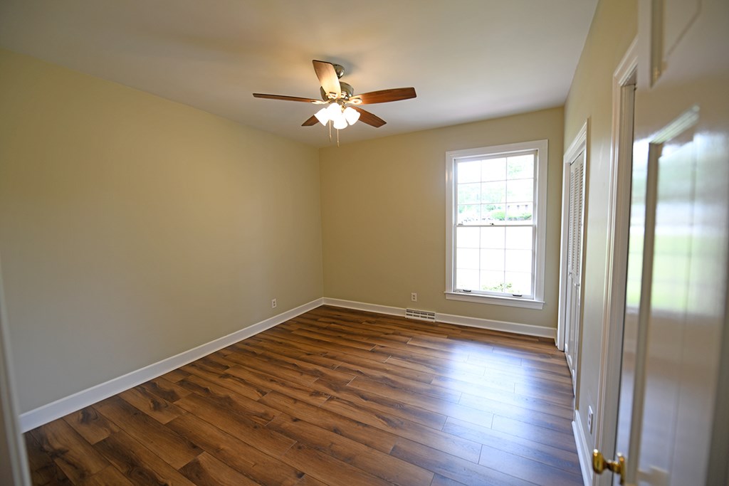 121 Oxford Road Greenwood, SC 29649 - Photo 13 of 26 Gallery Image 13