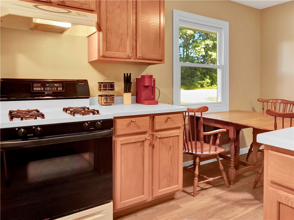296 Signal Rock Road North Kingstown, RI 02852 - Photo 4 of 15