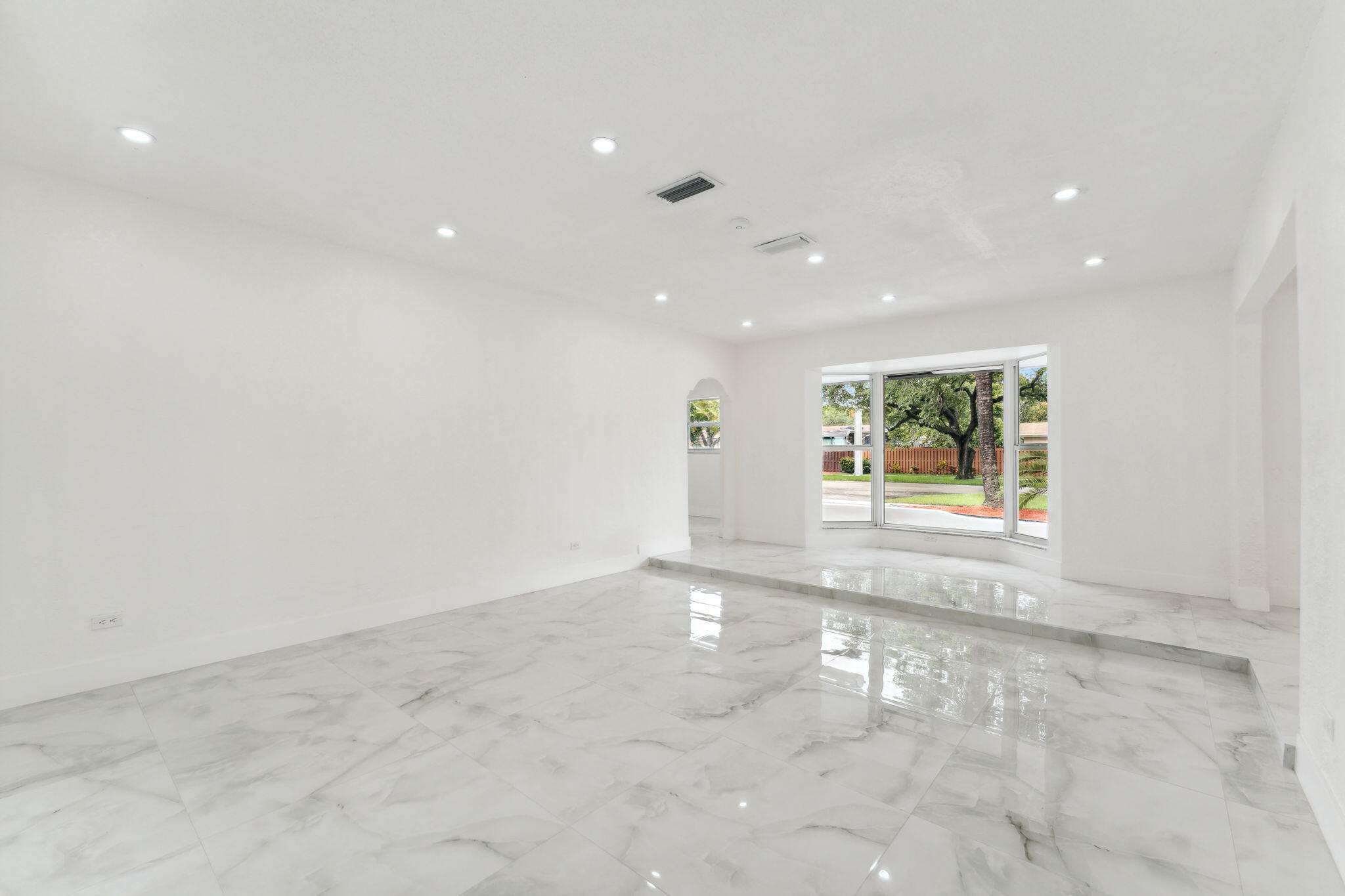 7200 Plantation Road Plantation, FL 33317 - Photo 16 of 55 51-web-or-mls-DSC00559