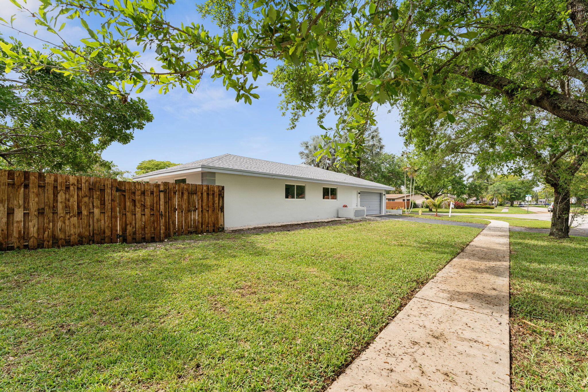 7200 Plantation Road Plantation, FL 33317 - Photo 9 of 55 5-web-or-mls-DSC00672