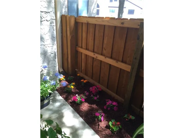 $1,150 | 5550 Spring Valley Road, Unit G12, Dallas, TX 75254