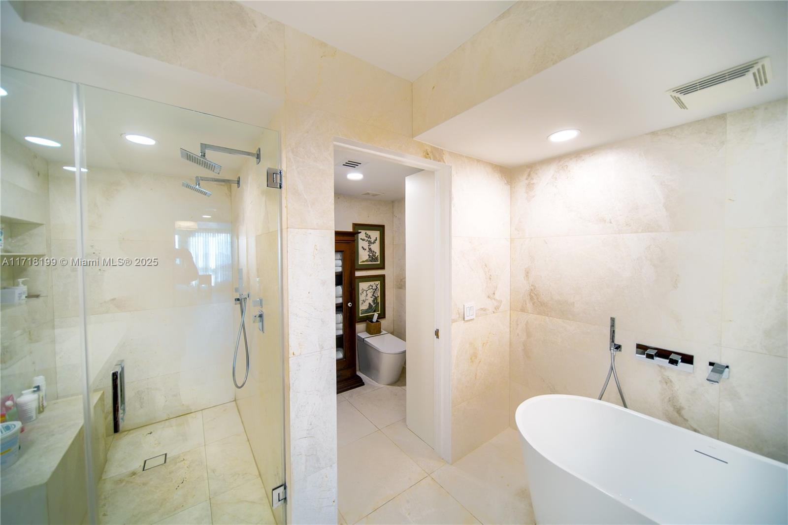 765 Crandon Boulevard, Unit 510 Key Biscayne, FL 33149 - Photo 23 of 28 a bathroom with a sink and toilet