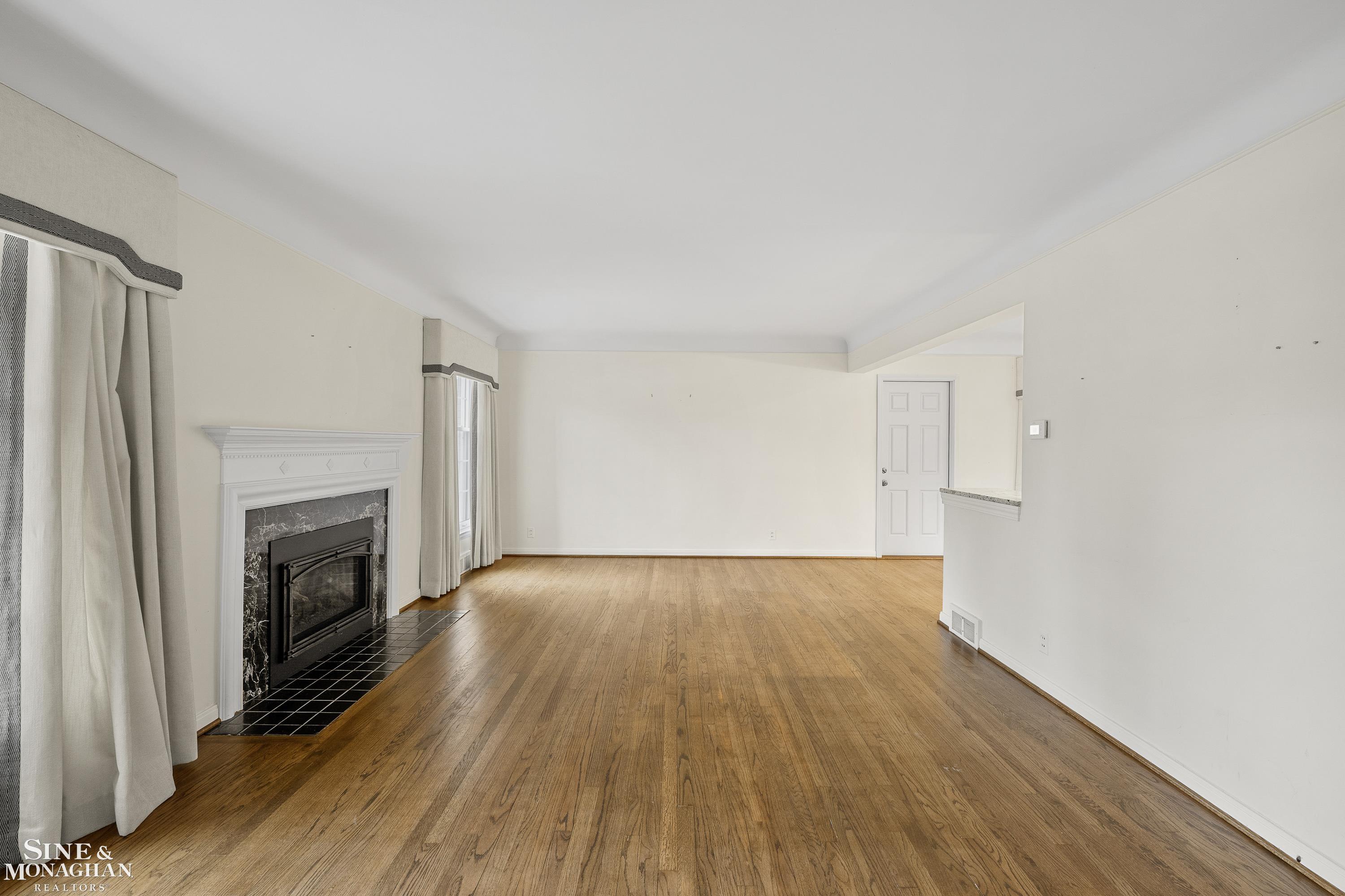 325 Stephens Road Grosse Pointe Farms, MI 48236 - Photo 4 of 41