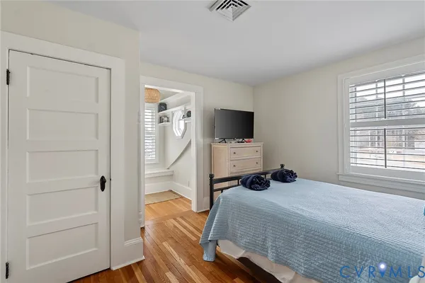 a bedroom with a bed and a flat tv screen