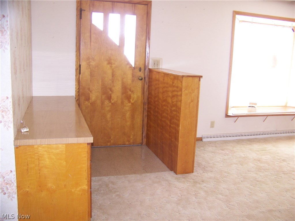 8944 South Kane Road Wadsworth, OH 44281 - Photo 3 of 11 Front Door in living room