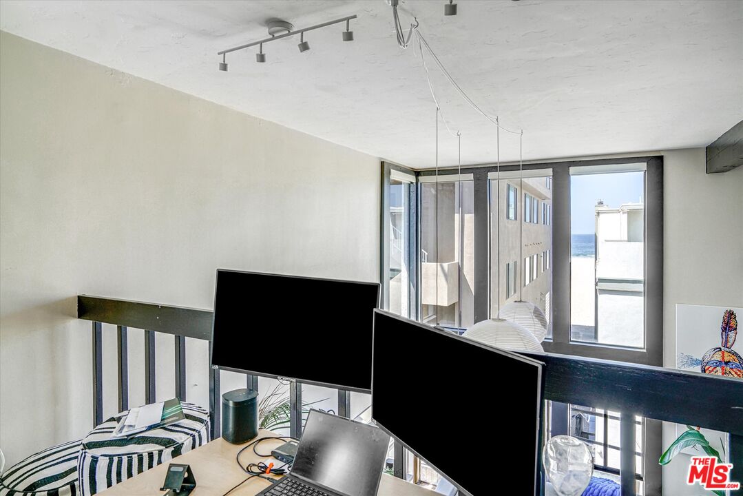 14 Mast Street Marina del Rey, CA 90292 - Photo 14 of 56 a view of entryway and workspace