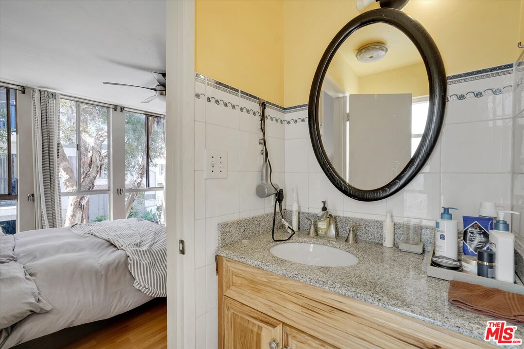 14 Mast Street Marina del Rey, CA 90292 - Photo 17 of 56 a en suite bathroom with a granite countertop and mirror