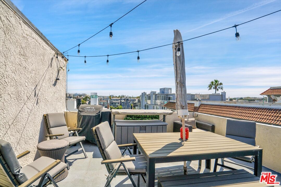 14 Mast Street Marina del Rey, CA 90292 - Photo 25 of 56 a view of a terrace with seating area