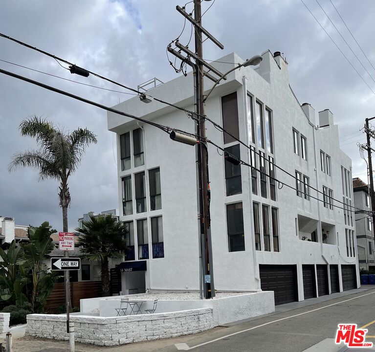 14 Mast Street Marina del Rey, CA 90292 - Photo 32 of 56 a view of a building with a street