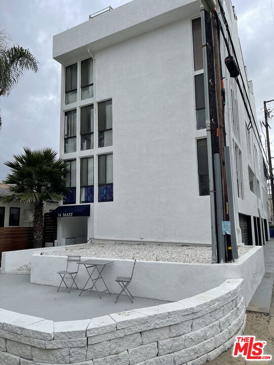 14 Mast Street Marina del Rey, CA 90292 - Photo 35 of 56 a view of entryway and workspace