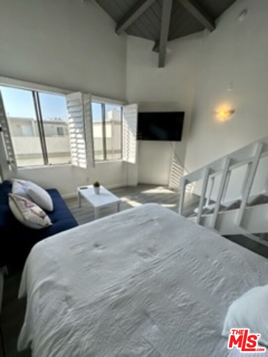14 Mast Street Marina del Rey, CA 90292 - Photo 42 of 56 a bedroom with two beds and a flat screen tv