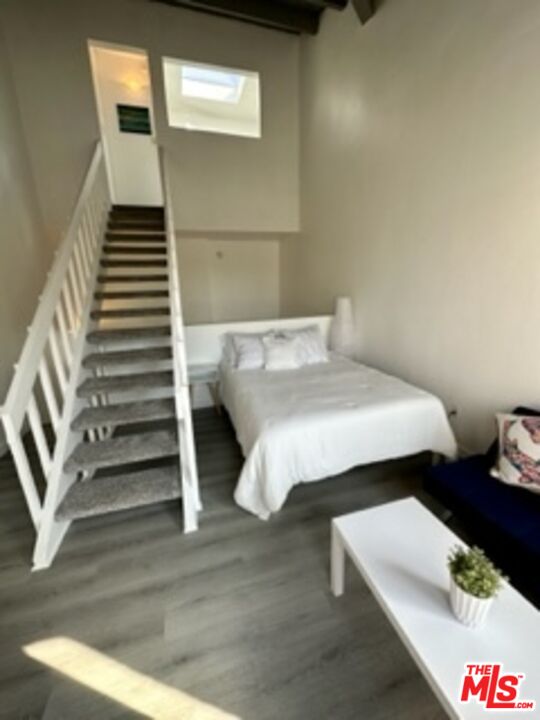 14 Mast Street Marina del Rey, CA 90292 - Photo 43 of 56 a bedroom with a bed and a window