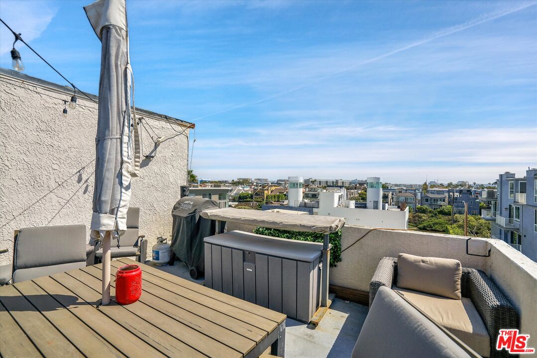 14 Mast Street Marina del Rey, CA 90292 - Photo 52 of 56 a view of roof deck with seating space
