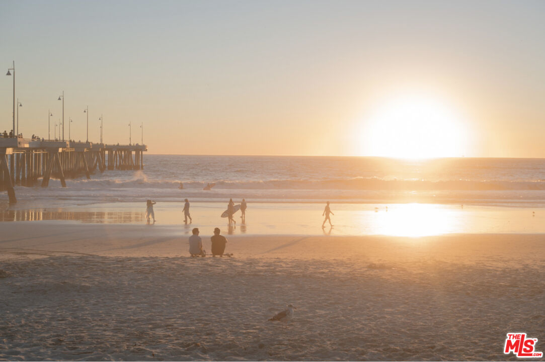 14 Mast Street Marina del Rey, CA 90292 - Photo 53 of 56 a view of an ocean and beach