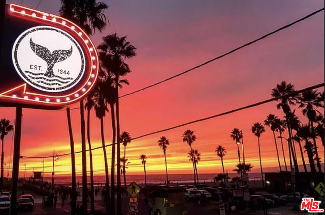 14 Mast Street Marina del Rey, CA 90292 - Photo 54 of 56 an outdoor space with furniture