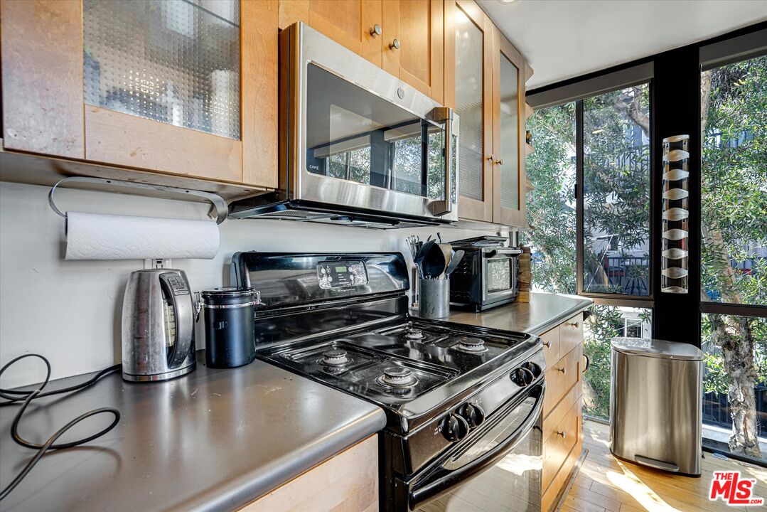 14 Mast Street Marina del Rey, CA 90292 - Photo 9 of 56 a kitchen with a stove and a microwave