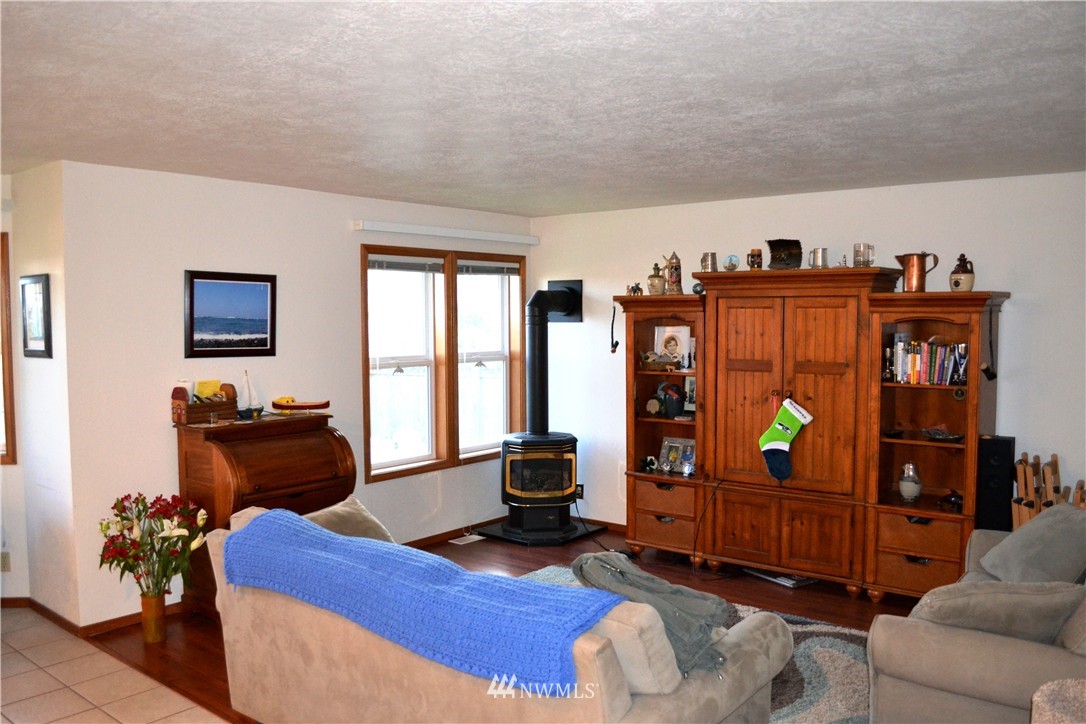 23656 Seatter Road Northeast Kingston, WA 98346 - Photo 12 of 24 Gallery Image 12