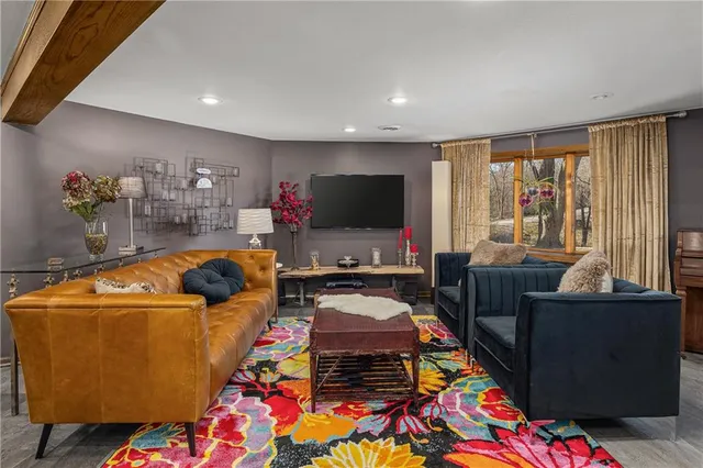 $519,900 | 8661 County Road 427, Savannah, MO 64485