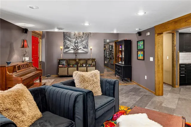 $519,900 | 8661 County Road 427, Savannah, MO 64485