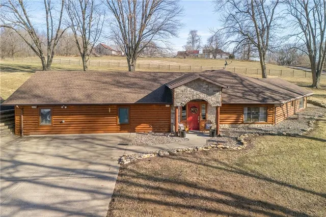 $519,900 | 8661 County Road 427, Savannah, MO 64485