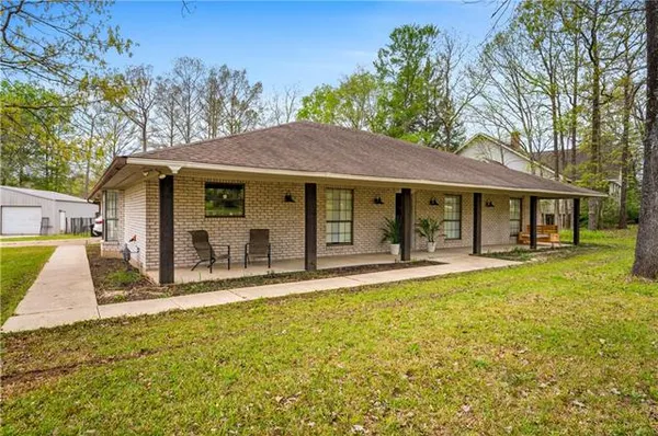 $389,500 | 1240 Lake Drive, Woodworth, LA 71485