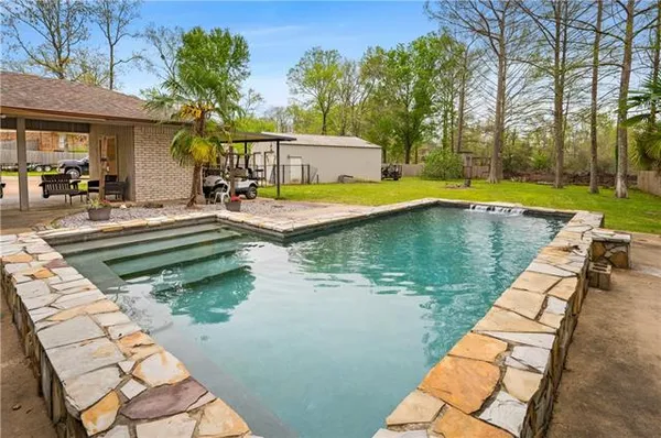 $389,500 | 1240 Lake Drive, Woodworth, LA 71485