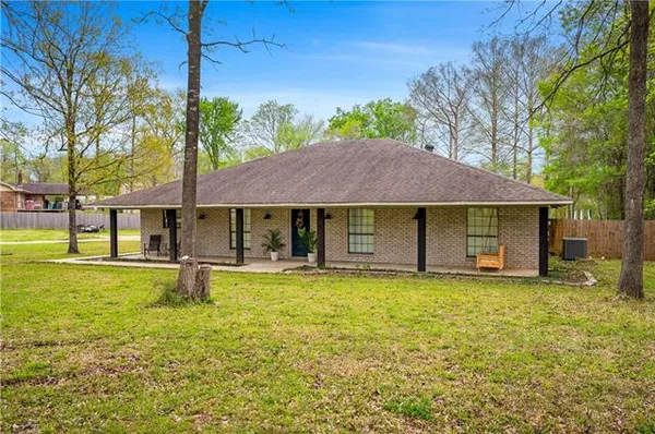 $389,500 | 1240 Lake Drive, Woodworth, LA 71485