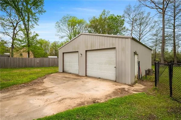 $389,500 | 1240 Lake Drive, Woodworth, LA 71485