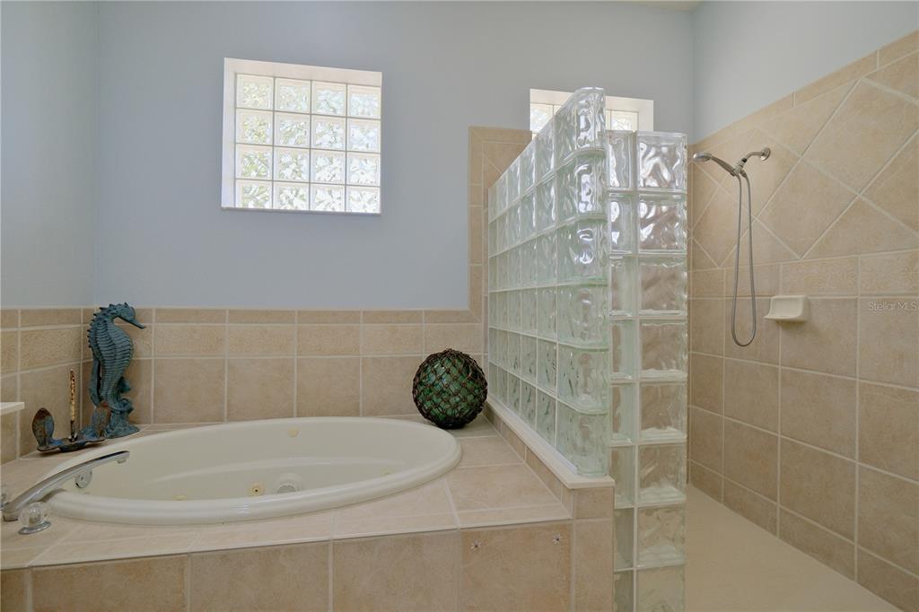 695 Rivendell Boulevard Osprey, FL 34229 - Photo 35 of 53 Gallery Image 35