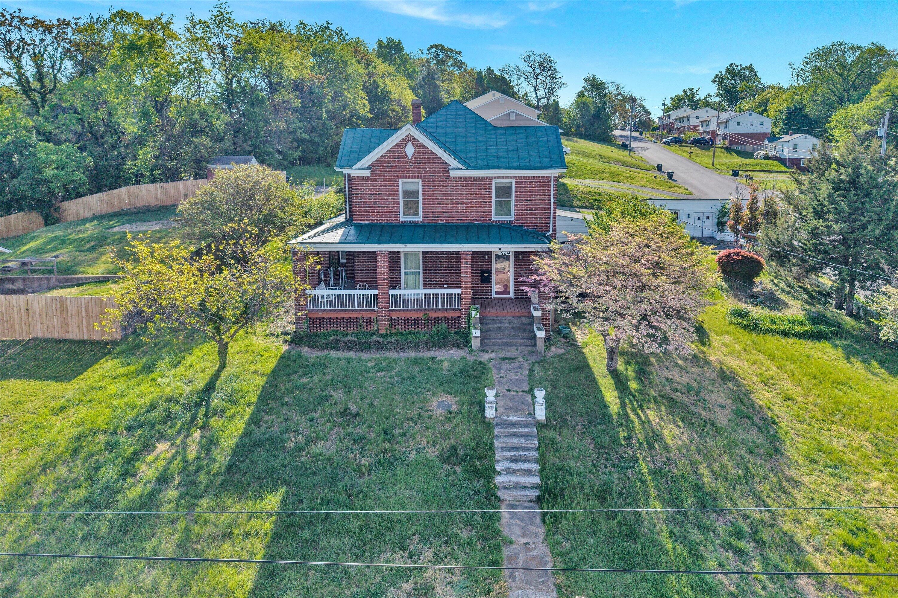 624 South Maple Street Vinton, VA 24179 - Photo 40 of 40 a front view of a house with a yard