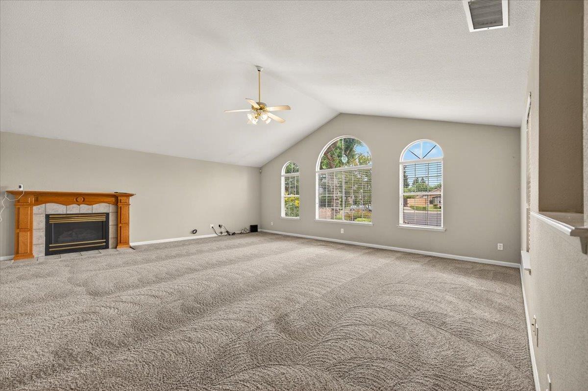 2375 Fallbrook Avenue Clovis, CA 93611 - Photo 3 of 34