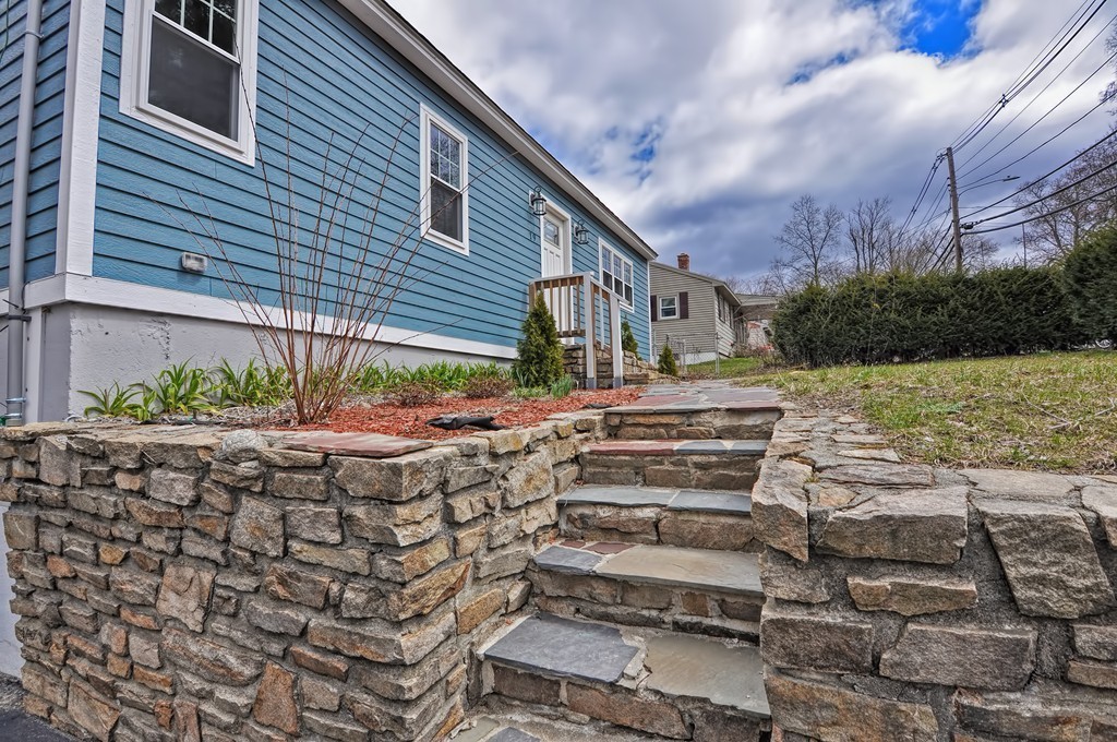 19 Cliff Street Worcester, MA 01607 - Photo 3 of 30 Gallery Image 3