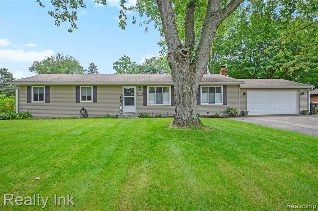 61803 Rambling Way South Lyon, MI 48178 - Photo 2 of 27