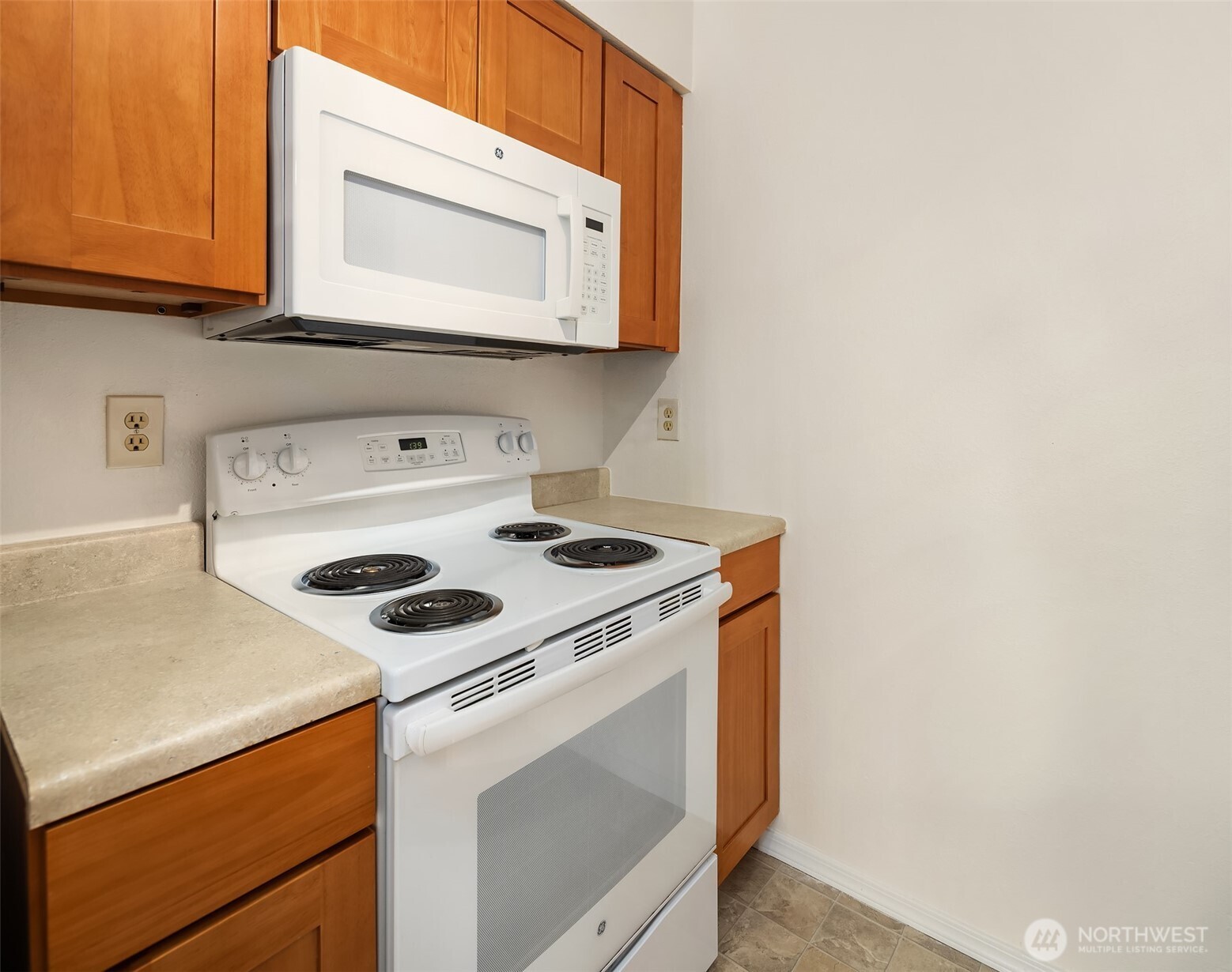 12424 Northeast 145th Street, Unit C25 Kirkland, WA 98034 - Photo 16 of 40 a utility room with dryer and washer