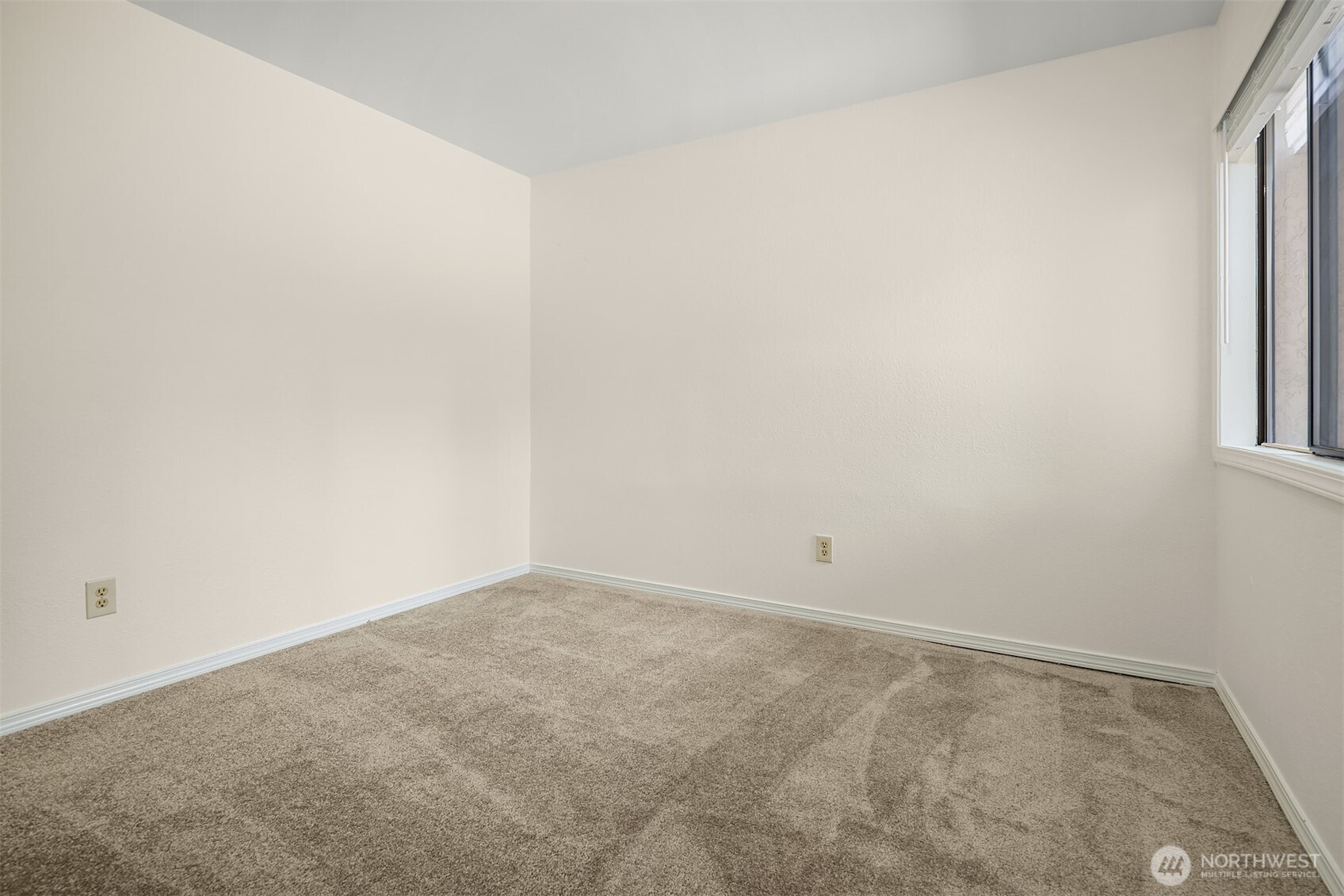 12424 Northeast 145th Street, Unit C25 Kirkland, WA 98034 - Photo 26 of 40 an empty room with windows