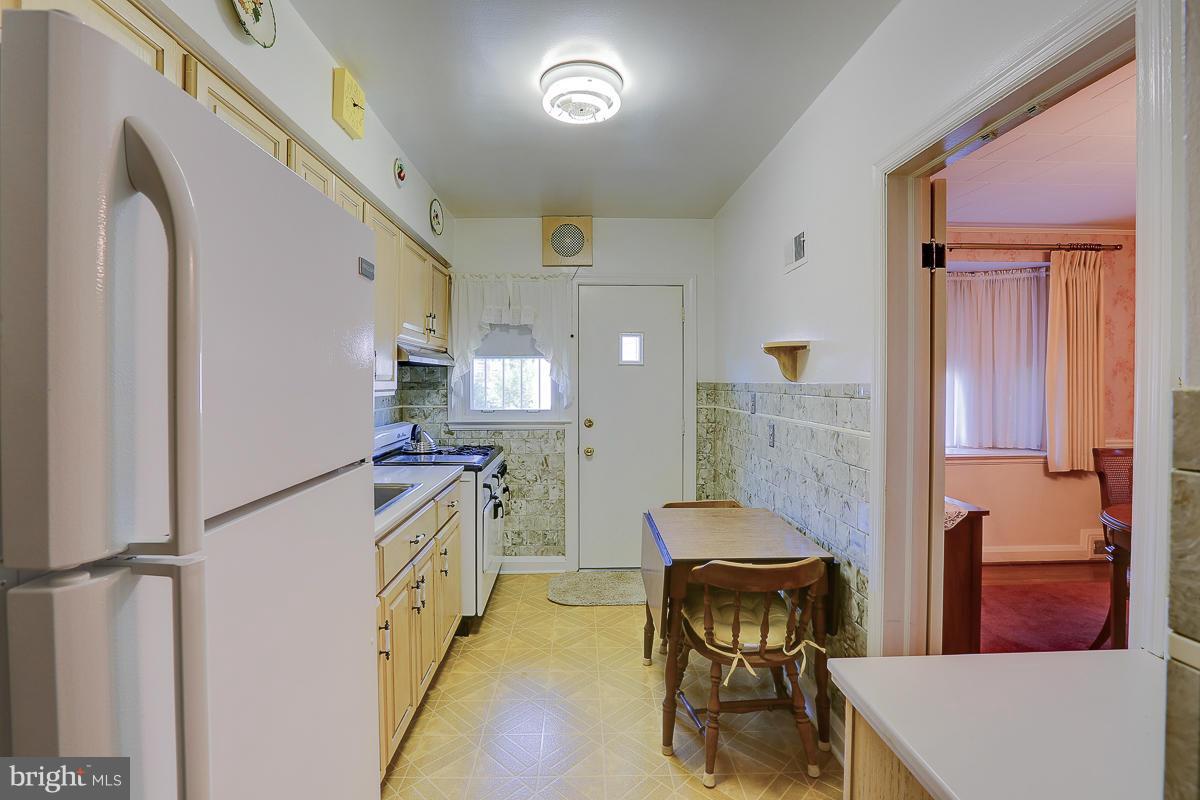 1549 Stonewood Road Baltimore, MD 21239 - Photo 14 of 29 Kitchen