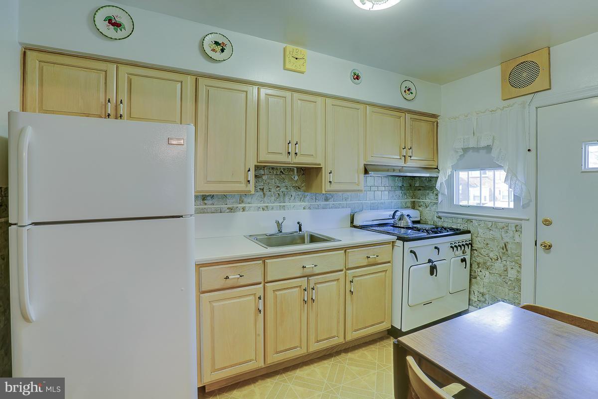1549 Stonewood Road Baltimore, MD 21239 - Photo 15 of 29 Kitchen