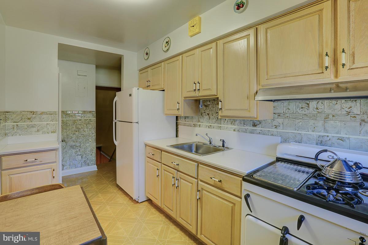 1549 Stonewood Road Baltimore, MD 21239 - Photo 16 of 29 Kitchen