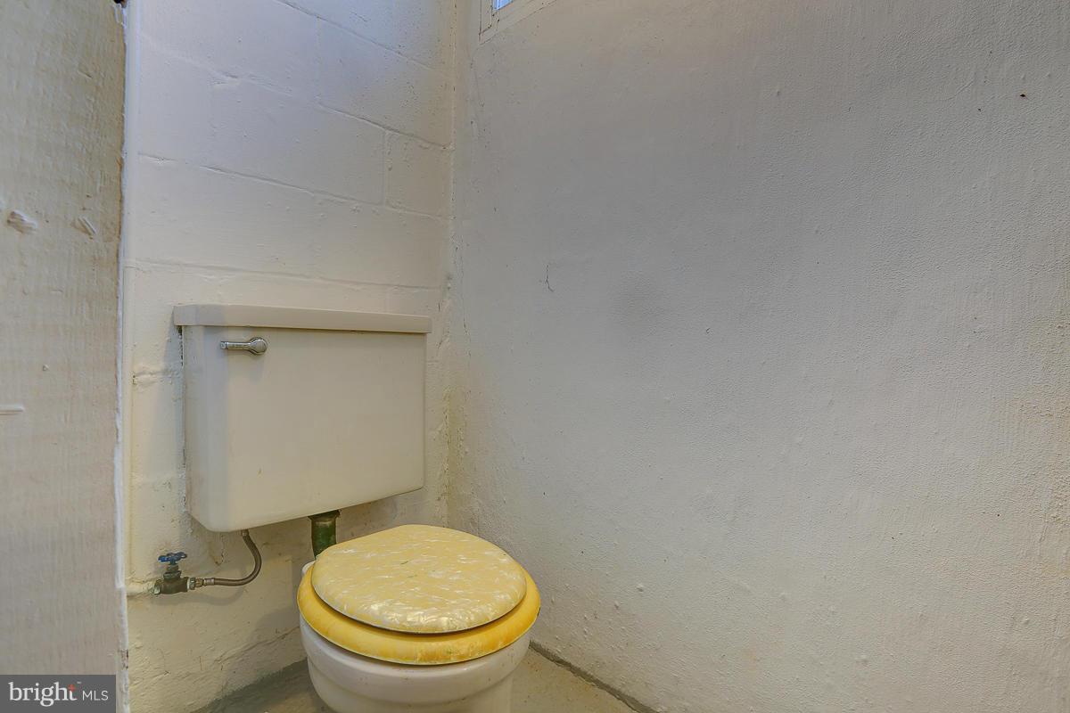 1549 Stonewood Road Baltimore, MD 21239 - Photo 22 of 29 Bath