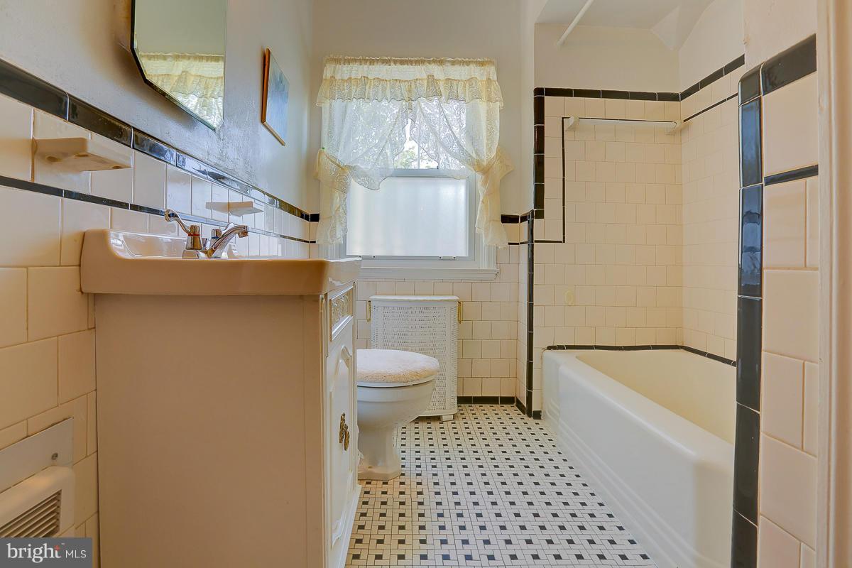 1549 Stonewood Road Baltimore, MD 21239 - Photo 23 of 29 Bath