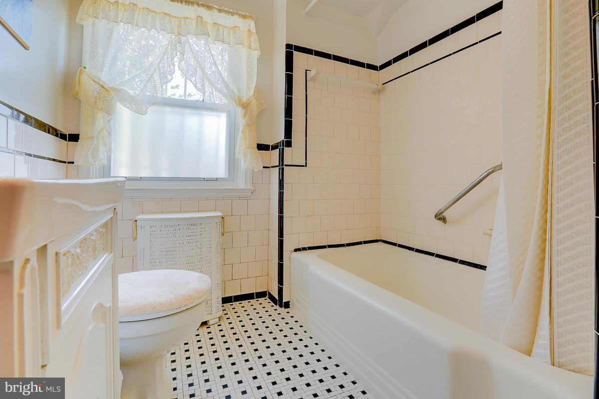 1549 Stonewood Road Baltimore, MD 21239 - Photo 24 of 29 Bath